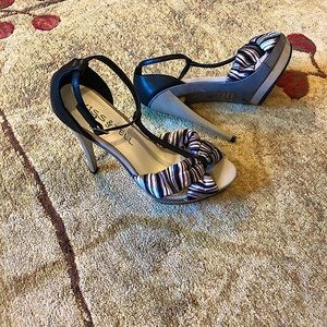 Kiss & Tell Platform Open Toe Heels. Size 6.5